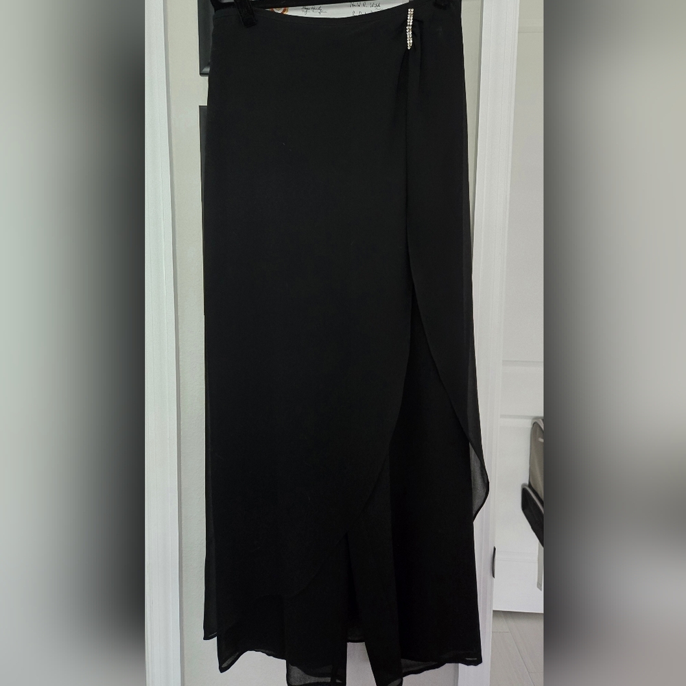 Elegant Black Women's Skirt